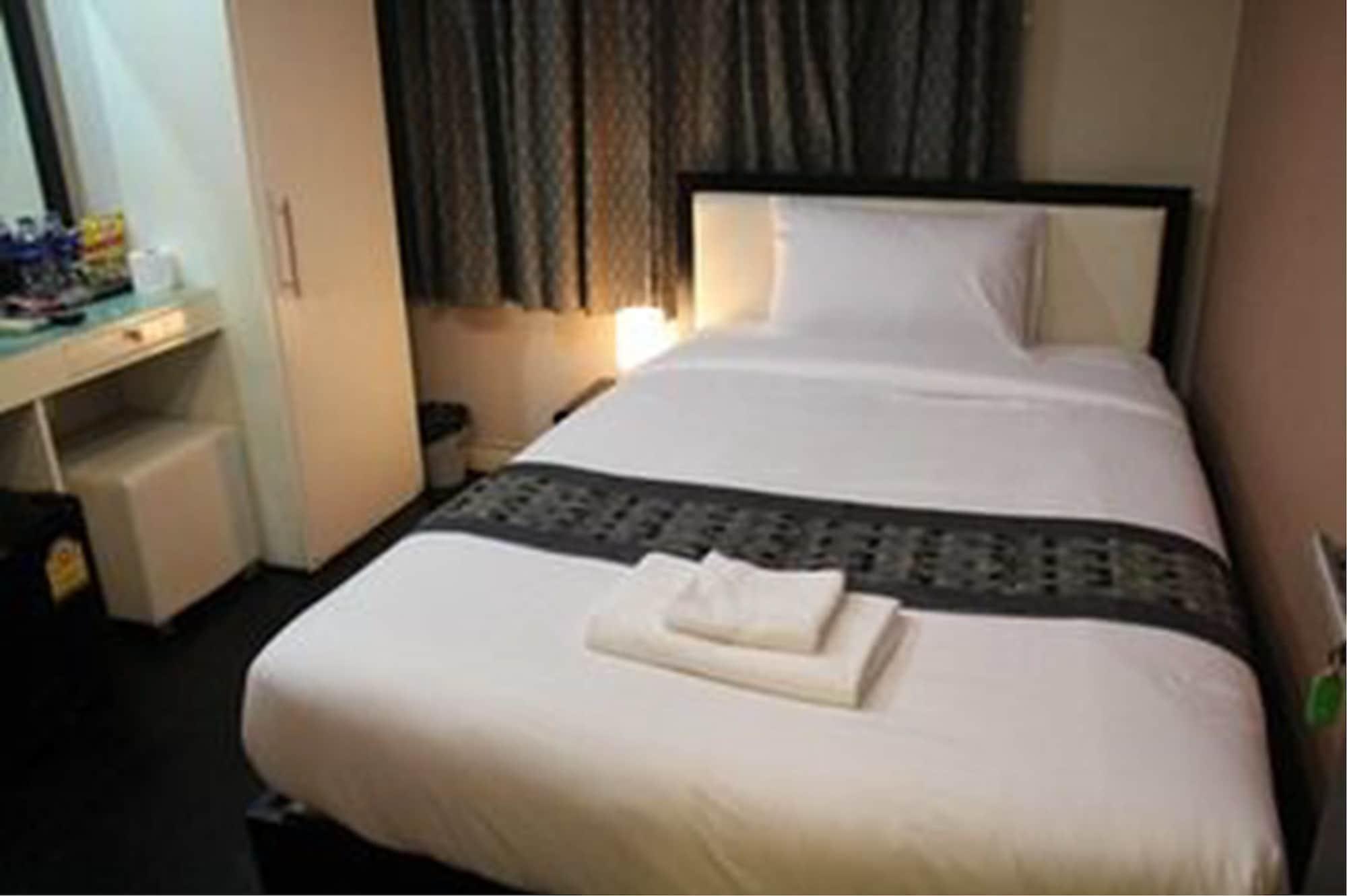 V30 Sukhumvit Hotel Banguecoque Exterior foto