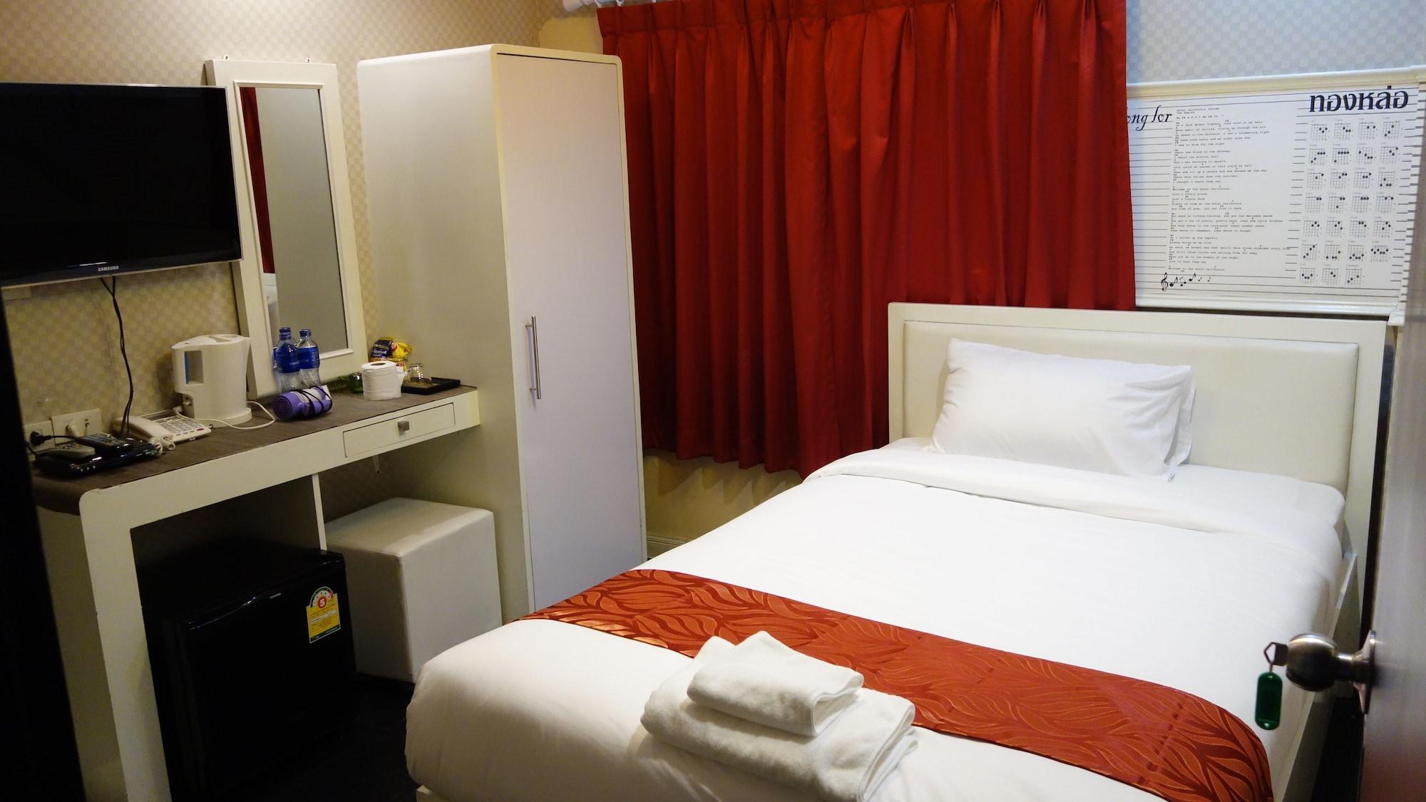 V30 Sukhumvit Hotel Banguecoque Exterior foto