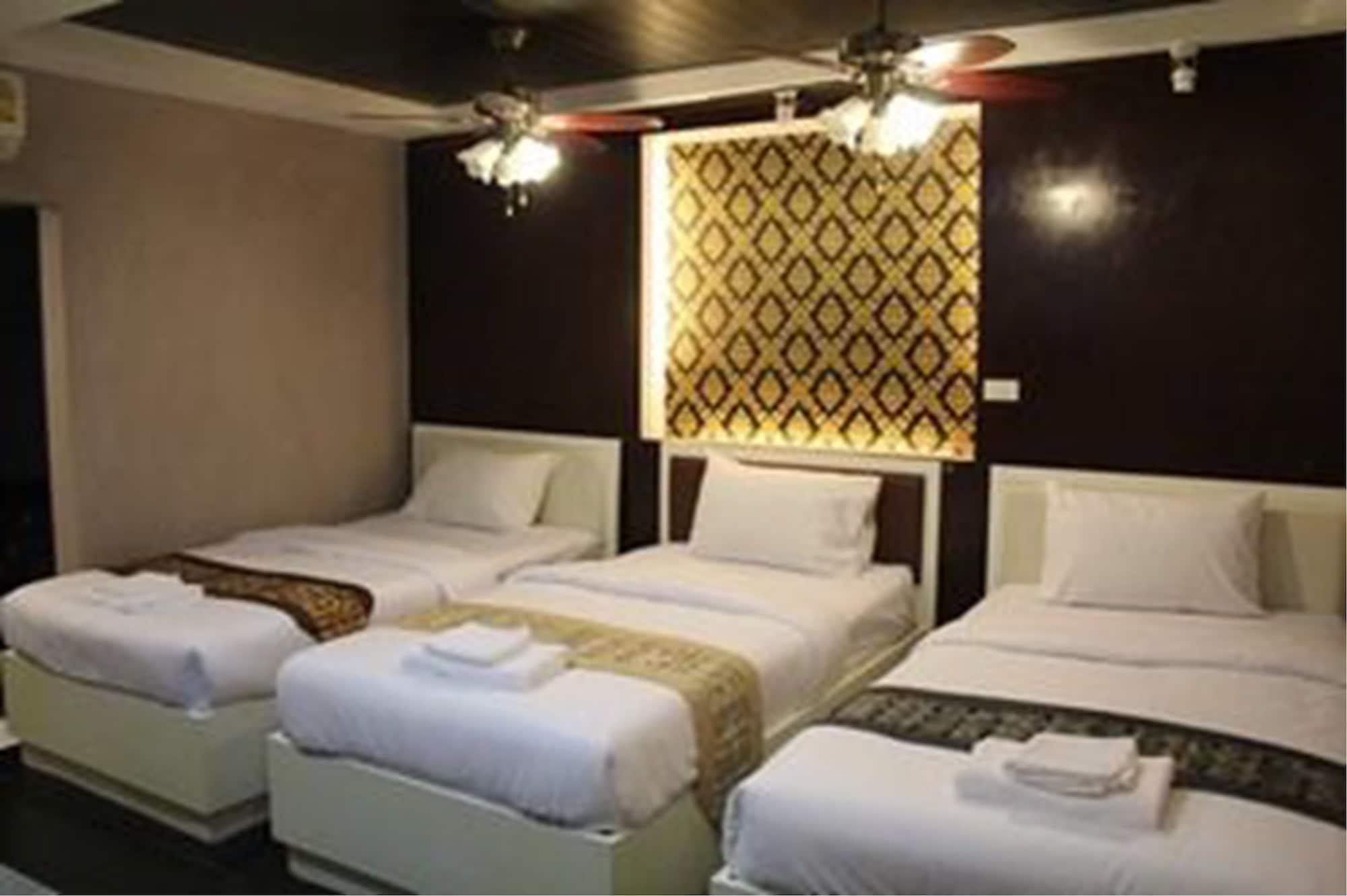 V30 Sukhumvit Hotel Banguecoque Exterior foto