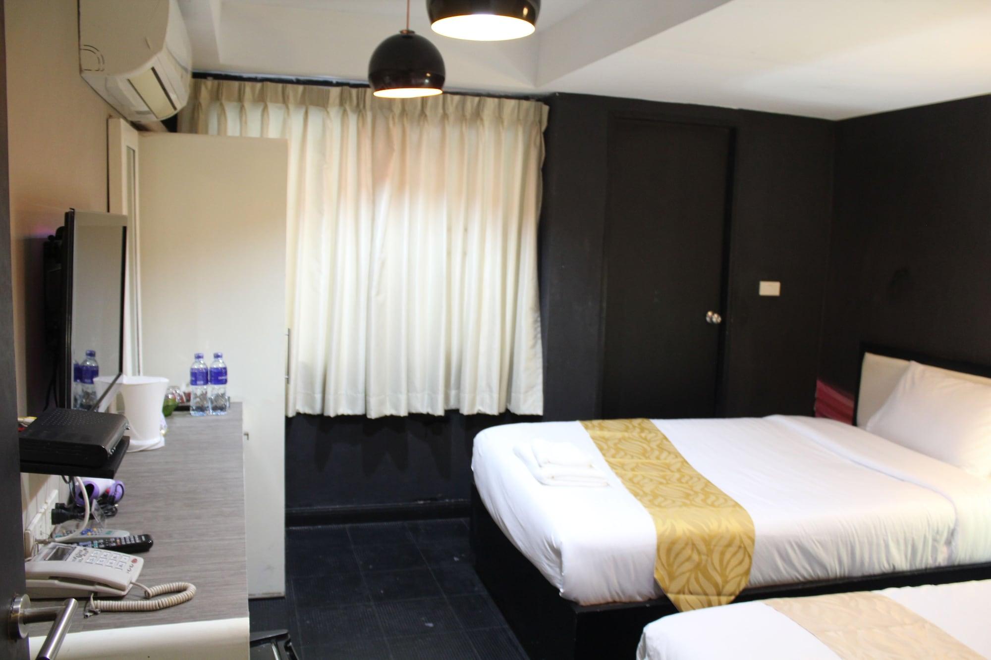 V30 Sukhumvit Hotel Banguecoque Exterior foto