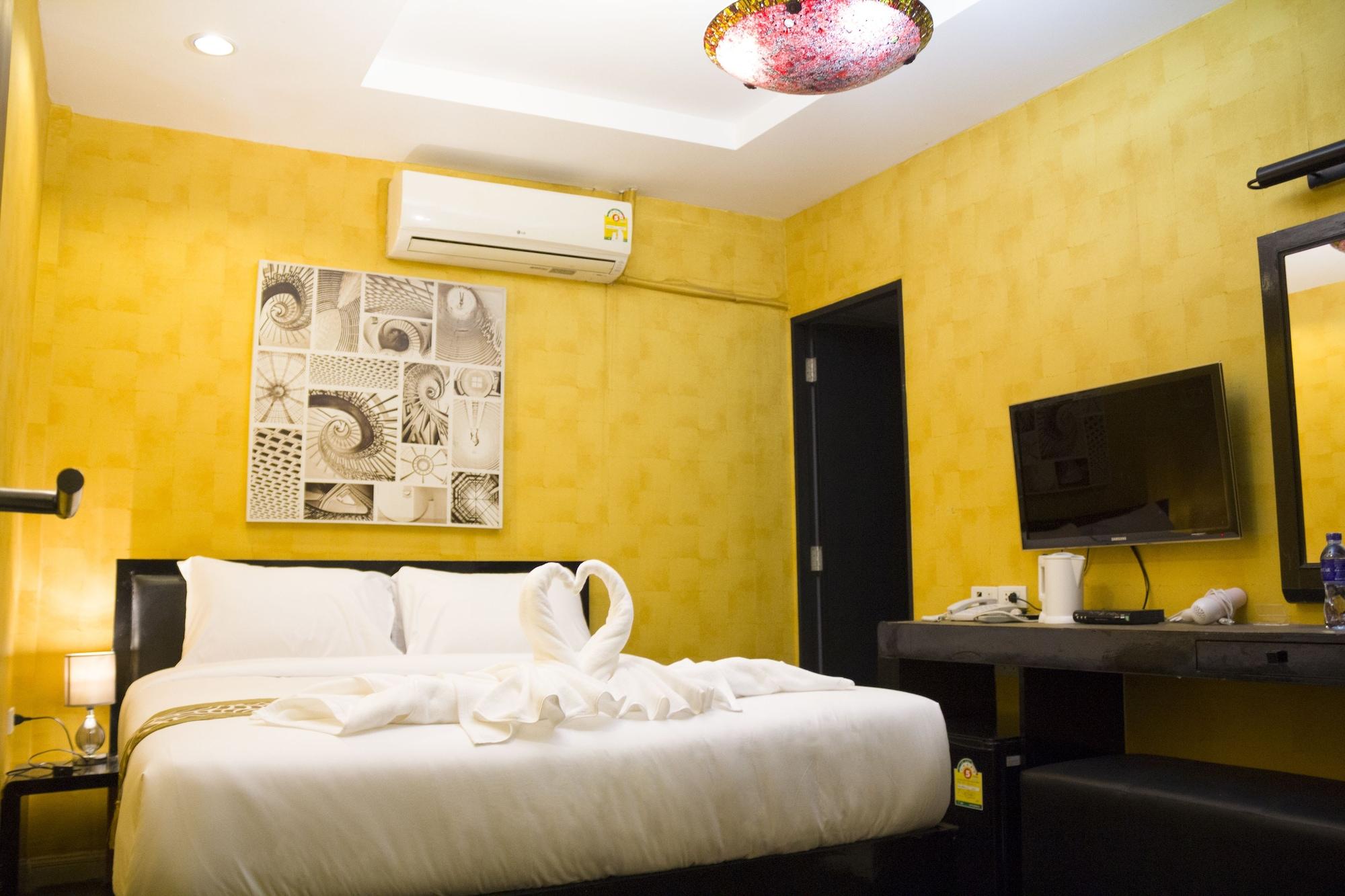 V30 Sukhumvit Hotel Banguecoque Exterior foto