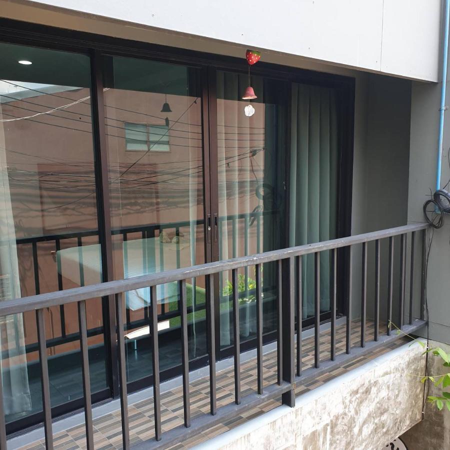 V30 Sukhumvit Hotel Banguecoque Exterior foto