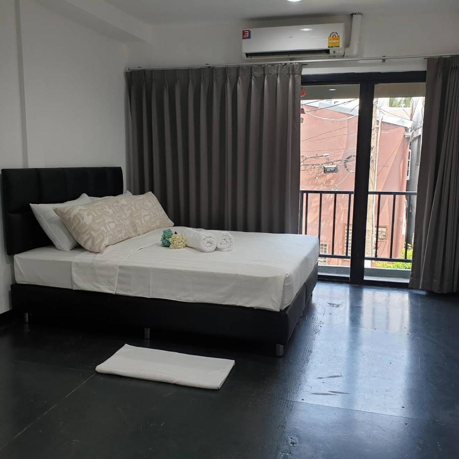 V30 Sukhumvit Hotel Banguecoque Exterior foto