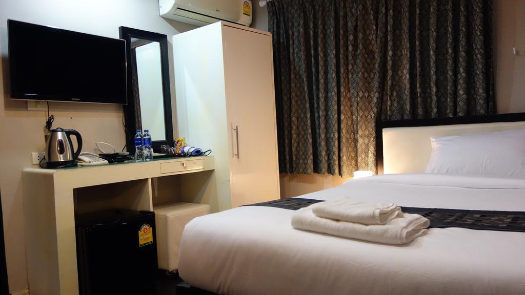 V30 Sukhumvit Hotel Banguecoque Exterior foto