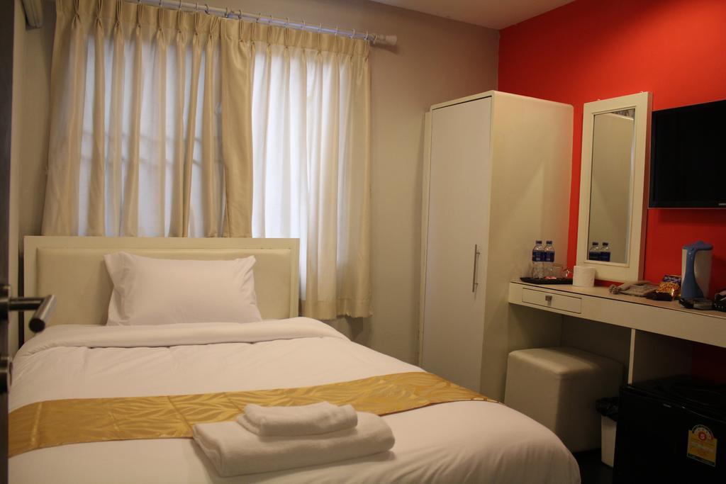 V30 Sukhumvit Hotel Banguecoque Exterior foto