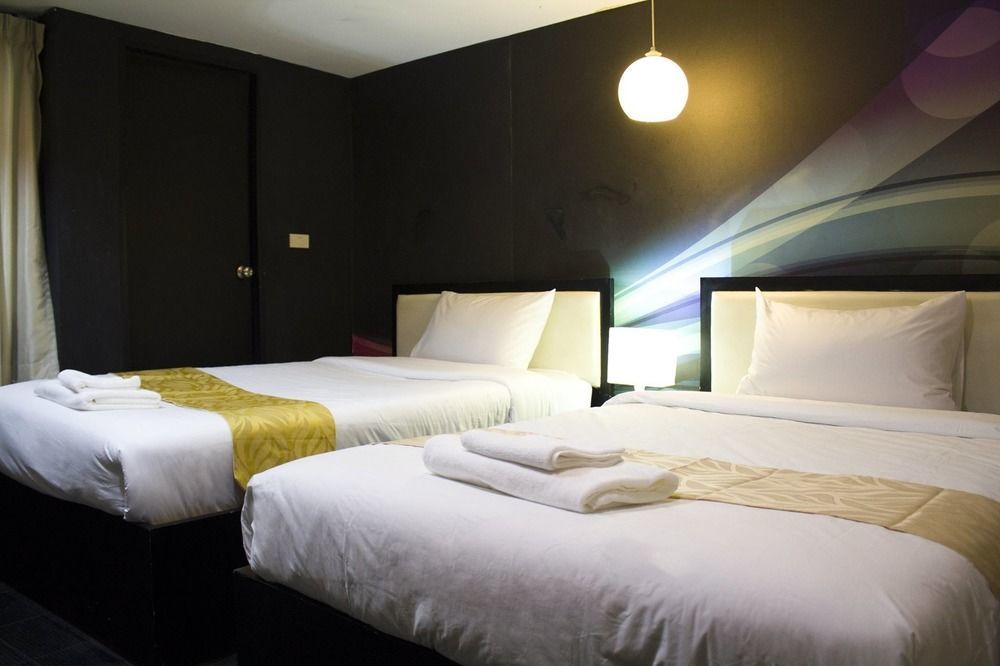V30 Sukhumvit Hotel Banguecoque Exterior foto