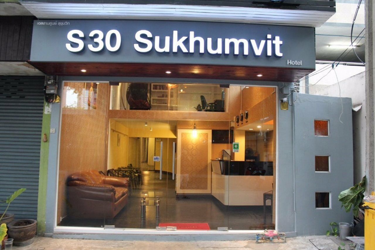 V30 Sukhumvit Hotel Banguecoque Exterior foto